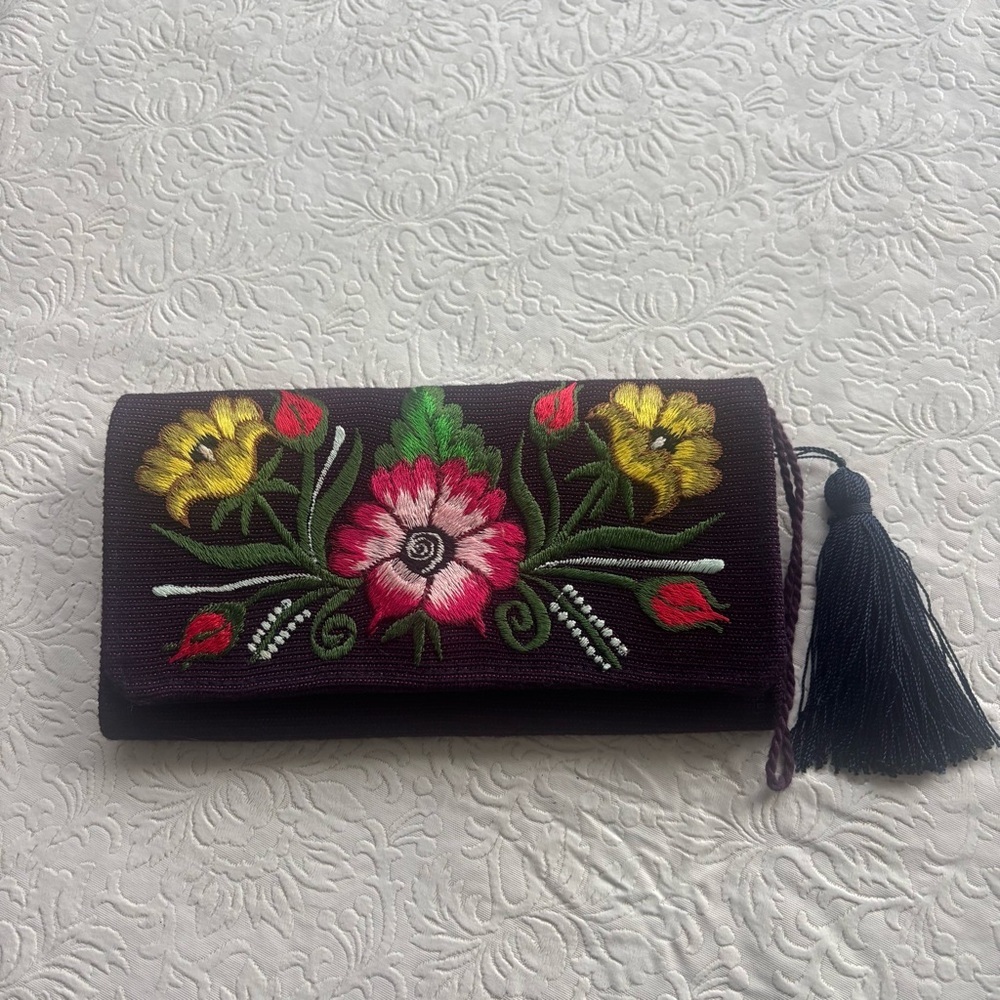 Floral Embroidered Wristlet/Clutch